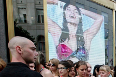 Билборды с моделями в нижнем белье предлагают запретить